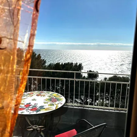 Appartamento Fronte Mare - *