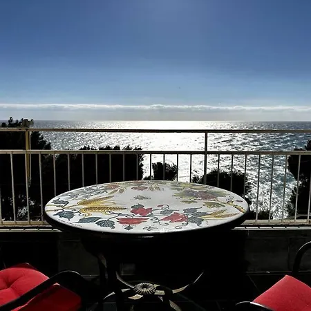 Appartamento Fronte Mare - *